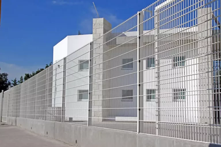reja contemporanea en fraccionamiento